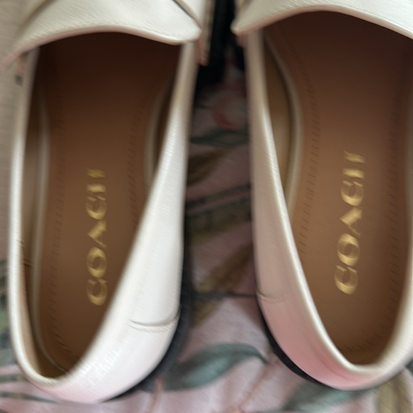 Coach loafers. Ivory leather. Size 6.5B. Never worn. NWT - Picture 4 of 4